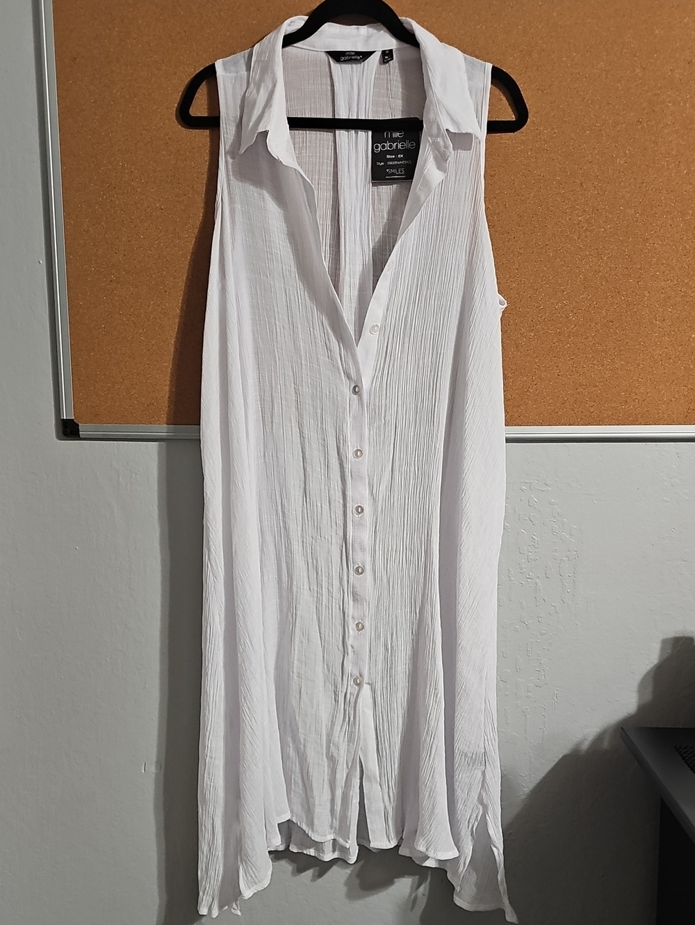 Mlle Gabrielle White Sleeveless Button-Front Midi Dress